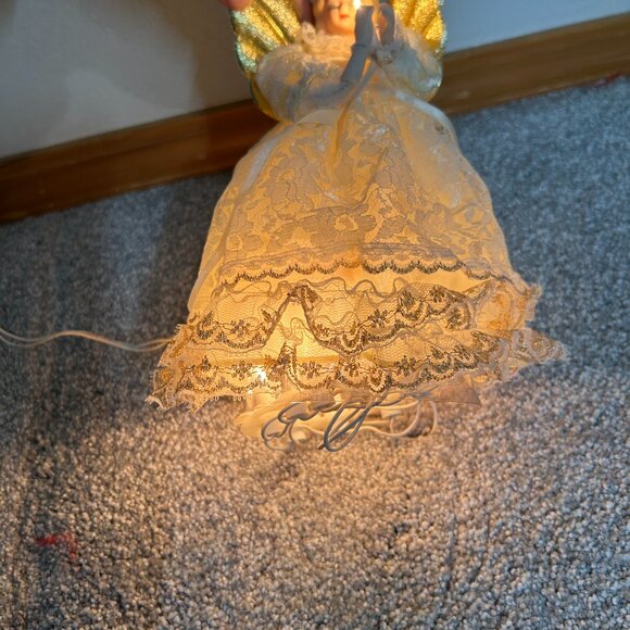 Classic Angel Tree topper with lights - Picture 6 of 7